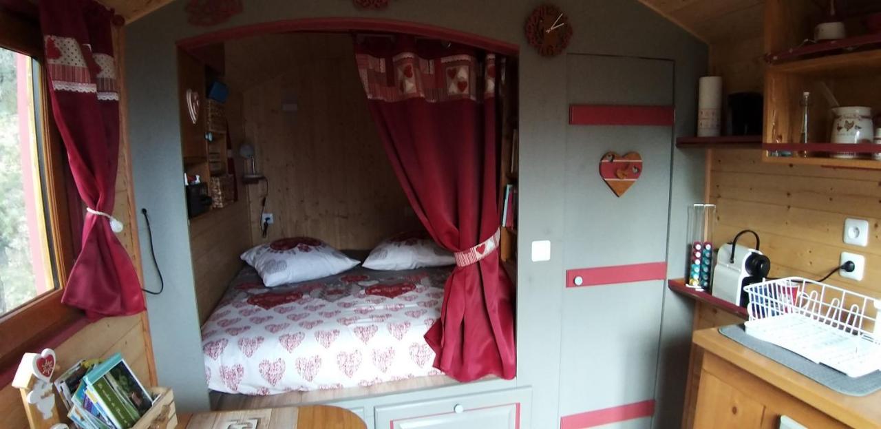 Roulotte Romantique Chauffee En Cevennes Monteils  Экстерьер фото